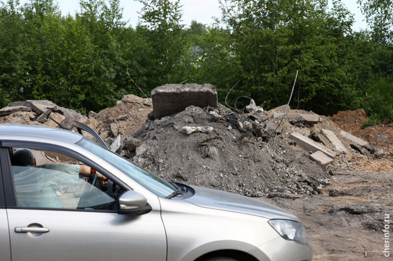    Запах непонятного происхождения появился в коттеджном поселке еще в мае.