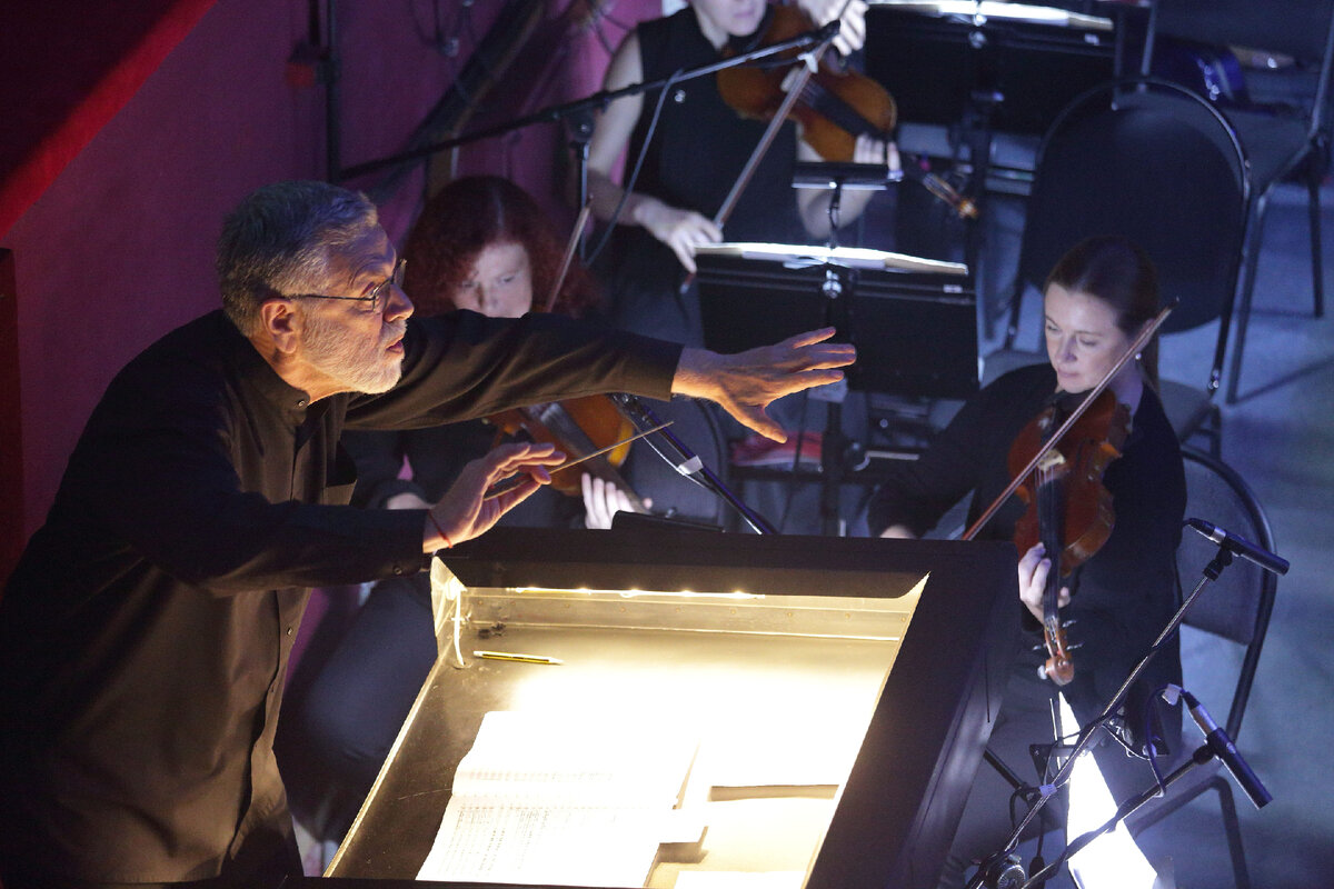 дмитрий ильич лисс дирижер. дмитрий лисс дирижер екатеринбург. камерный оркестр b-a-c-h. доркин дирижер уральского. дмитрий ильич лисс дирижер.