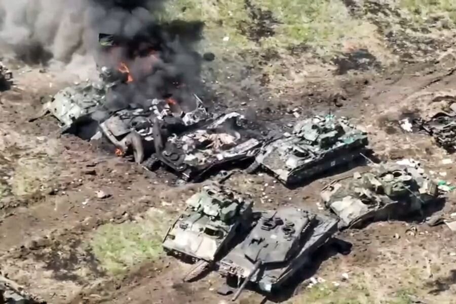    Уничтоженная экипажами разведывательно-ударных вертолетов Ка-52 боевая бронированная техника ВСУ © Пресс-служба Минобороны РФ/ТАСС