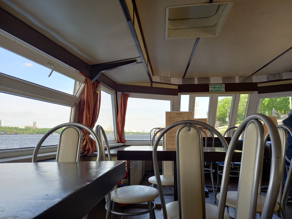 Буфет на борту. Фото автора.