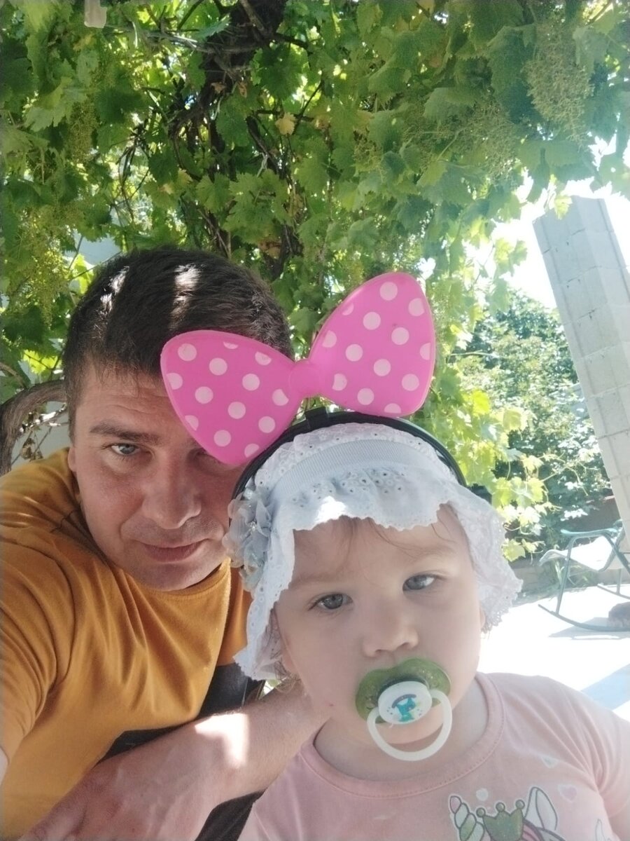 С папулей во дворе. Селфитайм))