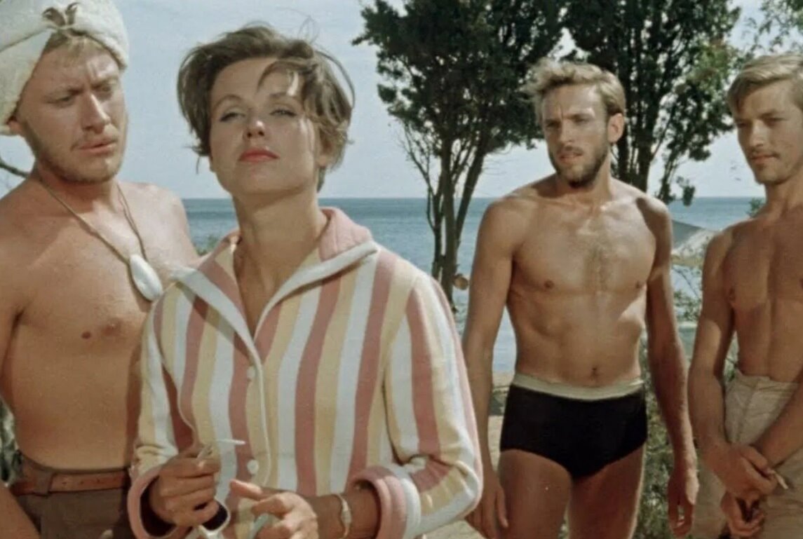 В 1963 году режиссер Генрих Оганесян снял фильм «Три плюс два» про отдых молодой компании на морском побережье.