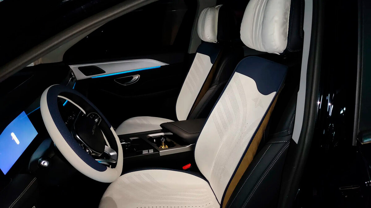 в салоне автомобиля