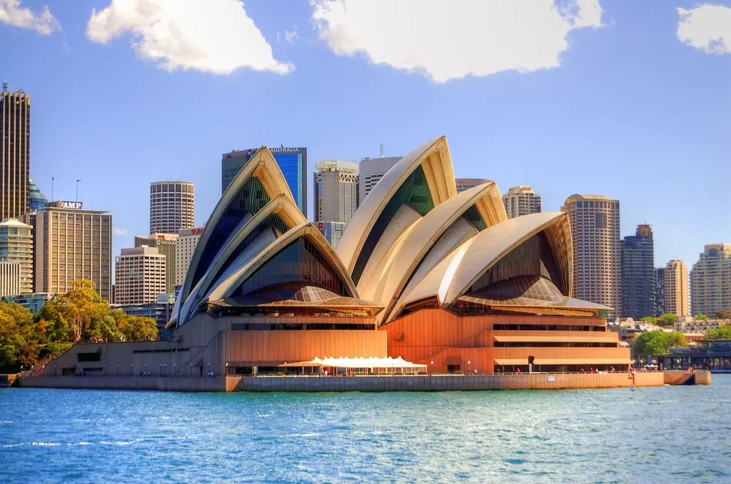 сиднейский опера-хаус (сидней). сиднейский оперный театр сидней. опера хаус в австралии. самое известное здание в сиднее. оперный театр в сиднее австралия.