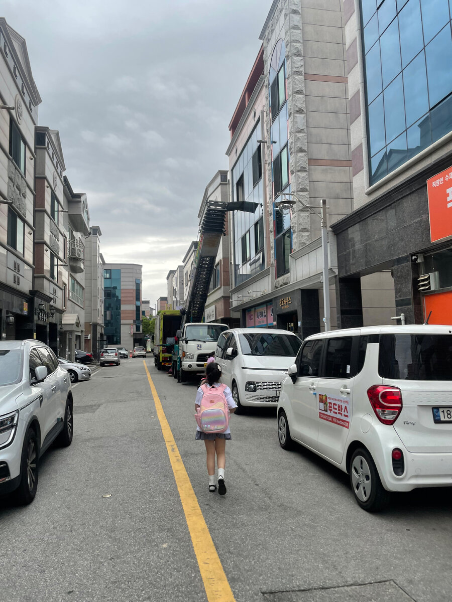 На фото такая платформа торчит из окна 