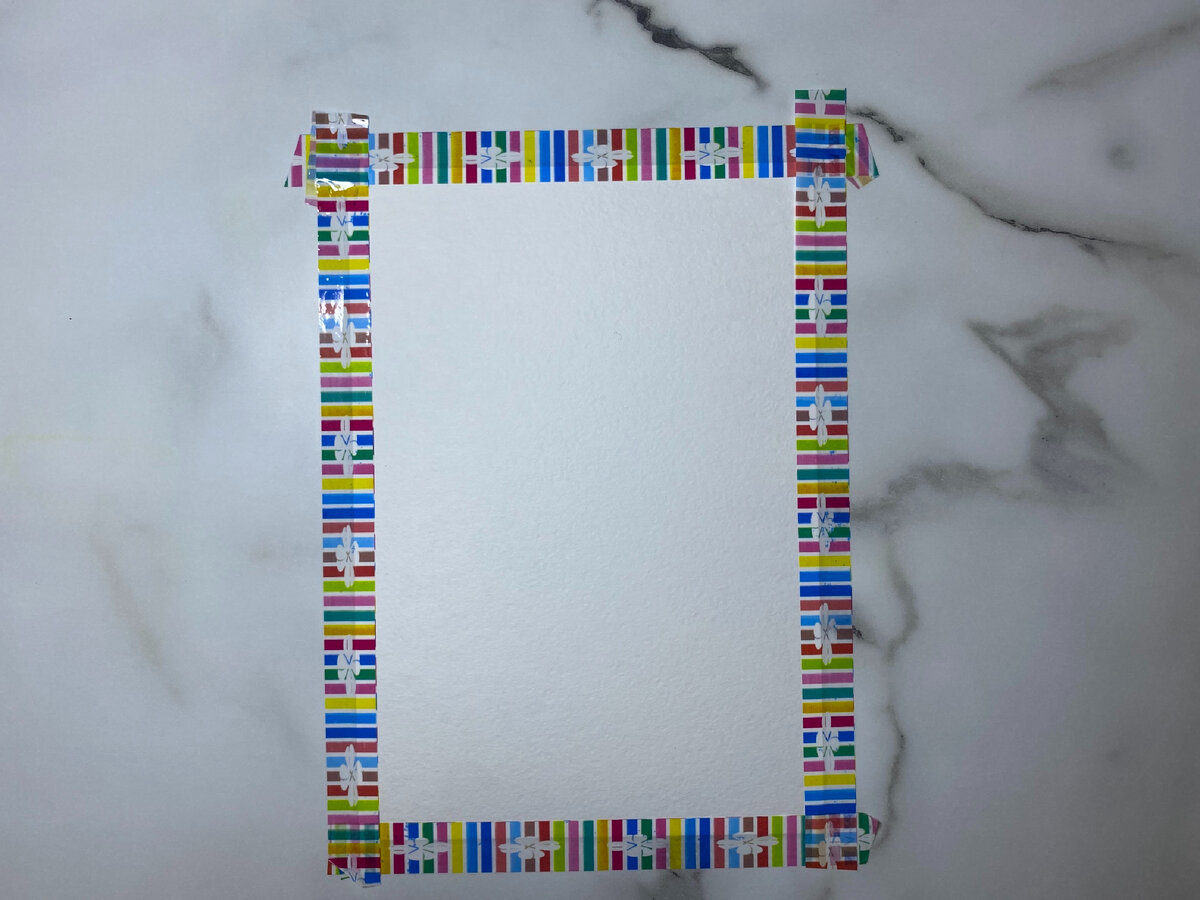 Советую заклеивать тонкой полосой, оставляя большую часть скотча за листком. Так, работа будет выглядеть интересней.