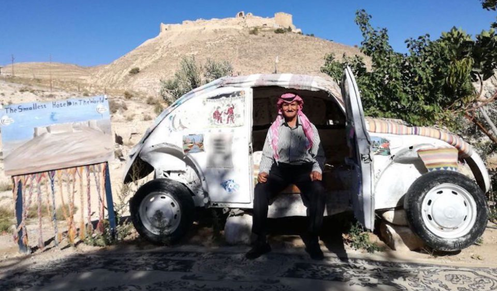 Хозяин отеля в своем отеле