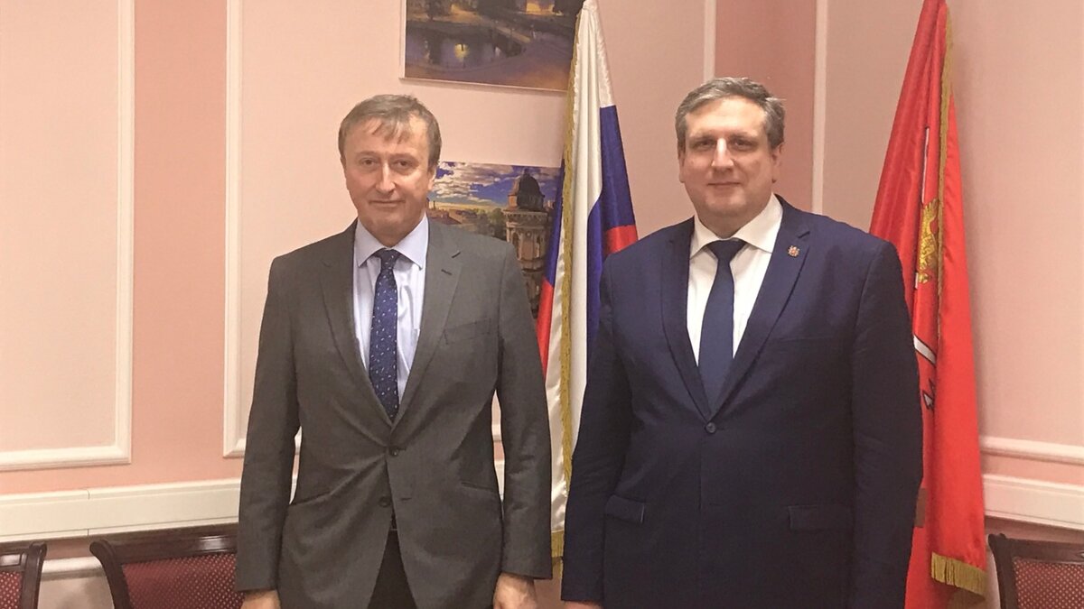     На торги выставлено право взыскать долг с французского дипломата.