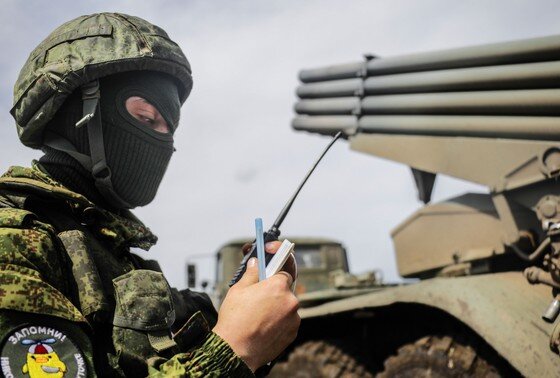    Военнослужащий ВС РФ из расчета реактивной системы залпового огня «Град»