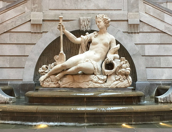 Амфитрита. Источник: https://www.wallpaperflare.com/amphitrite-sculptures-statue-art-and-craft-representation-wallpaper-sgbiz