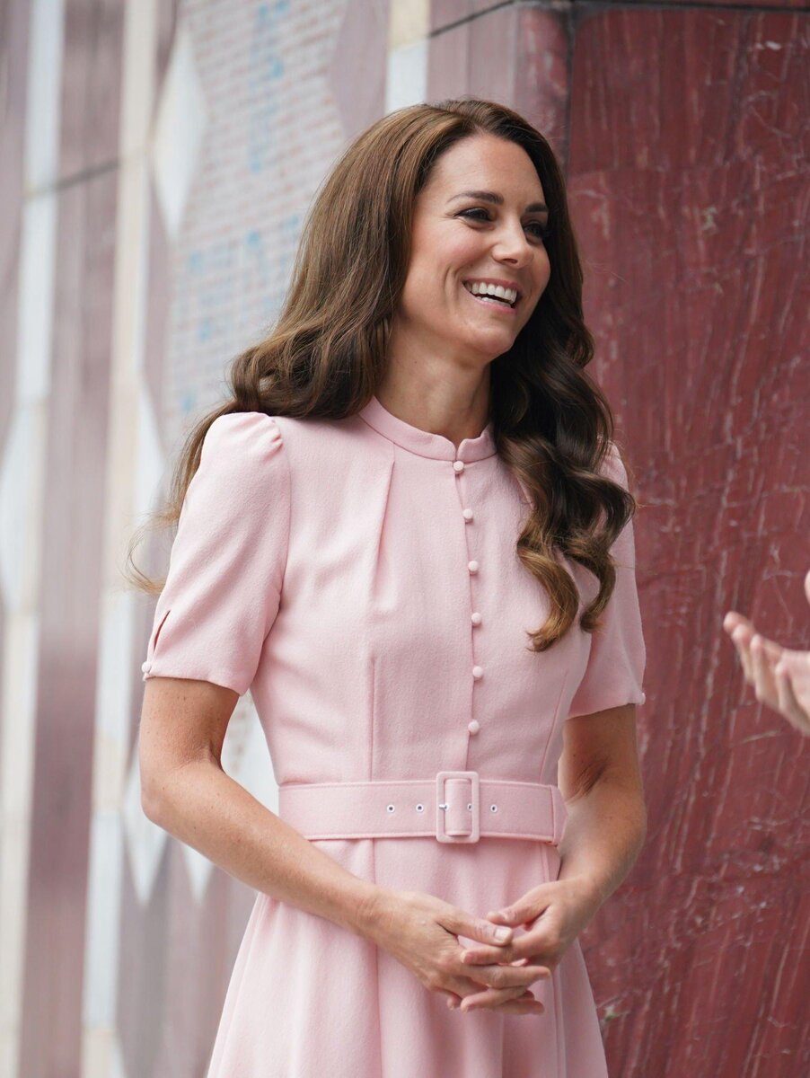 Принцесса кэтрин сегодня. Кэтрин принцесса Уэльская. Princess Kate 2023. Принцесса Уэльская розовый пиджак. Кейт хед.