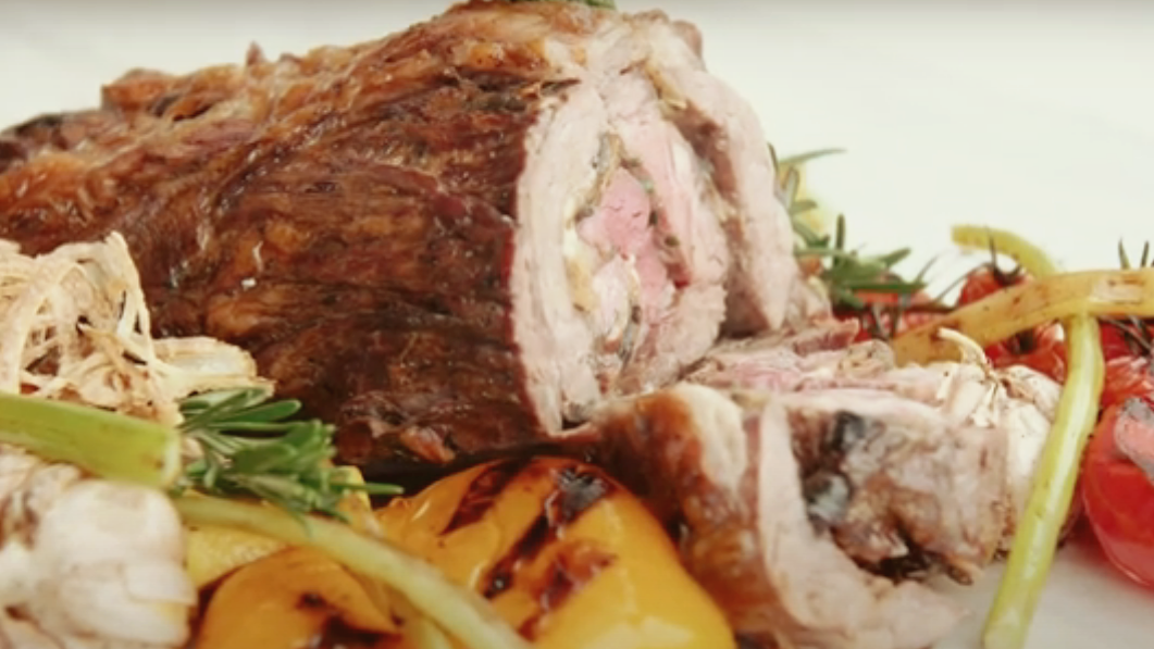 Мясо, запеченное в духовке, с овощами, не хуже, чем жаренное на сковороде.