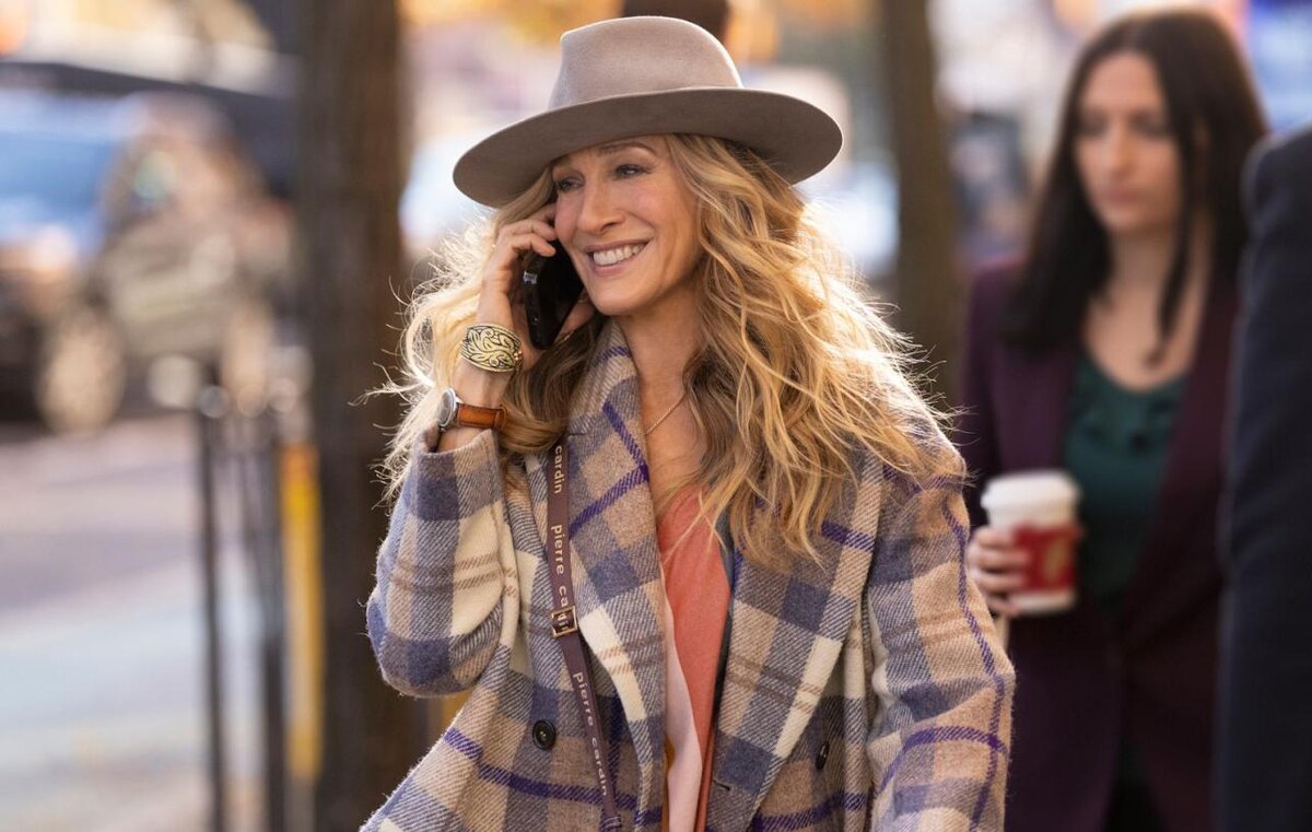 Кадр из сериала «И просто так», реж. Майкл Патрик Кинг, Джиллиан Робеспьер, Ниша Ганатра, 2023