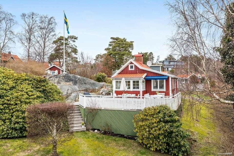 Дом вписывается в окружающий ландшафт