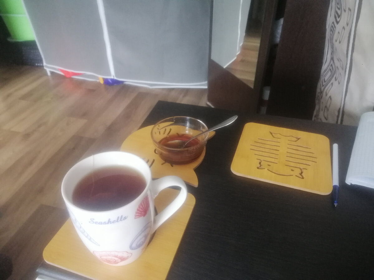 Редкая чашка чая. От кофеина почти полностью отказалась. 