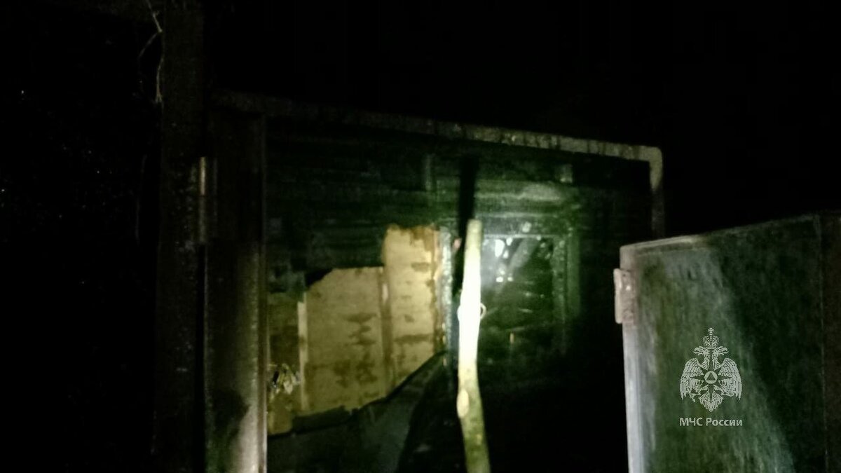     В казанском поселке Мирный двое мужчин погибли при пожаре в садовом домике. Об этом сообщила пресс-служба ГУ МЧС России по Татарстану.