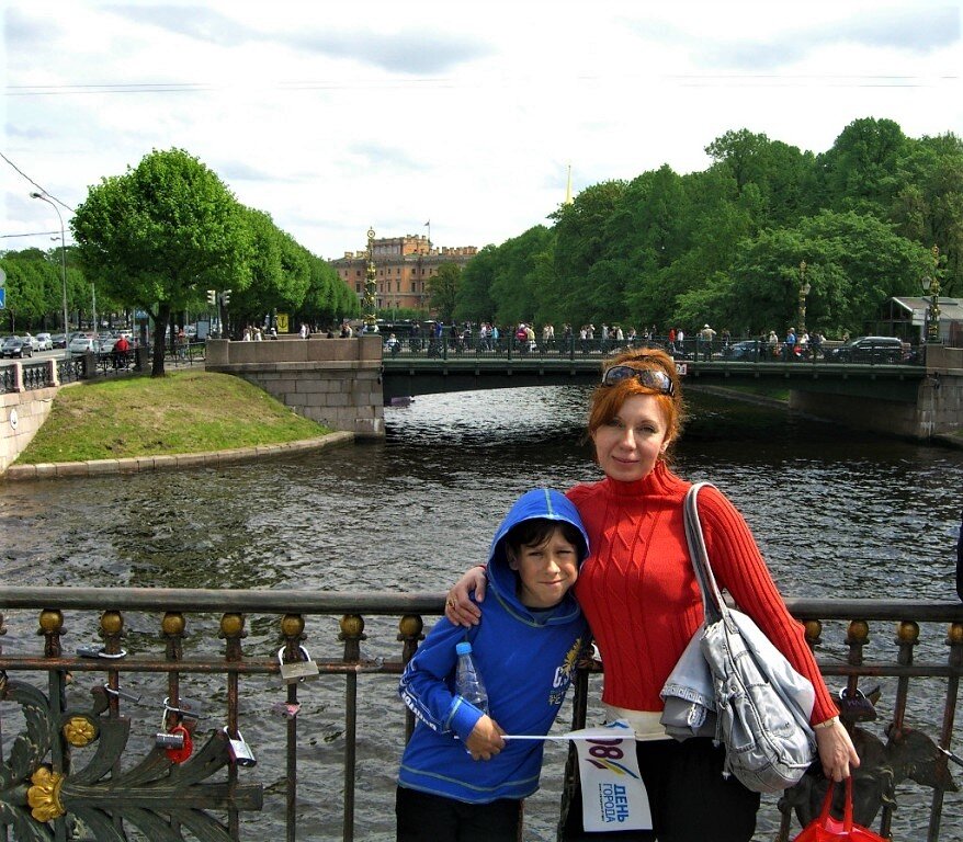 Первый приезд в город. Сыну 10 лет. 