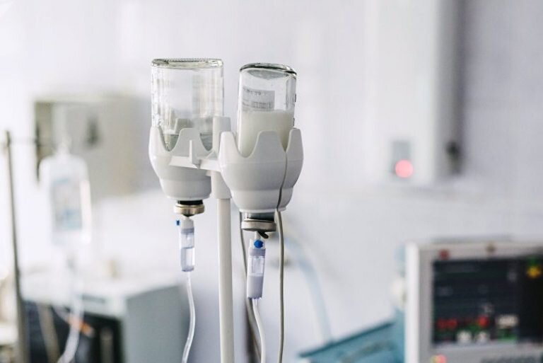    Выпавшую с балкона в Гае 14-летнюю девочку доставили в реанимацию орской больницы Андрей Севостьянов