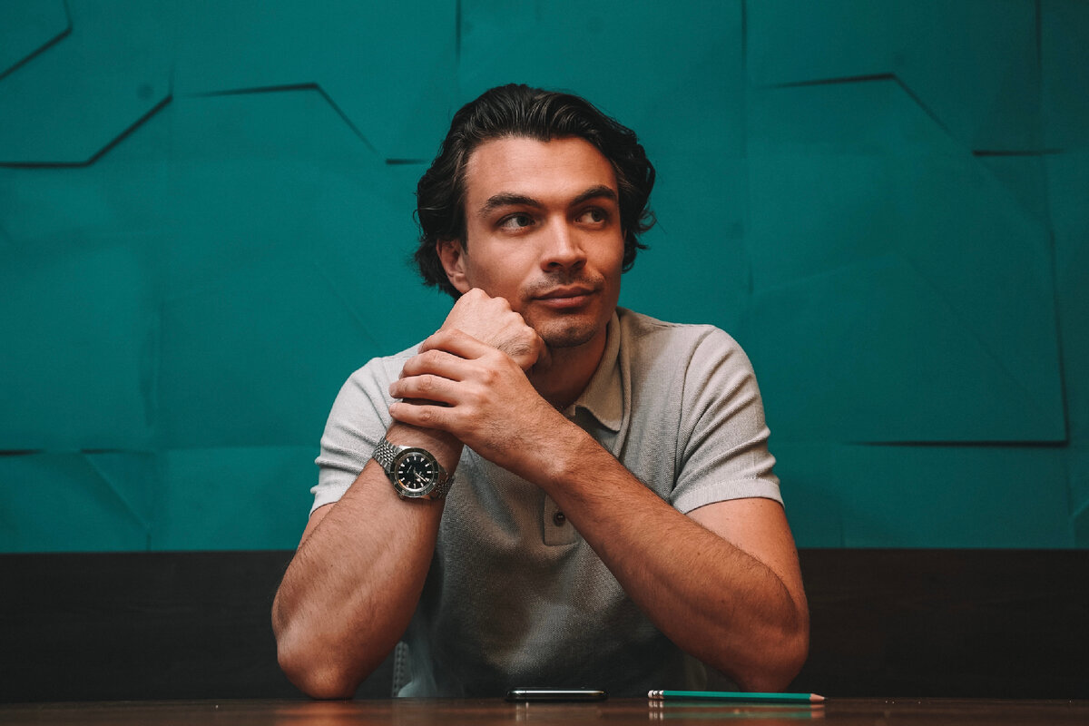 Блогер - это нынче профессия а не хобби, хотя так было и 20 лет назад.