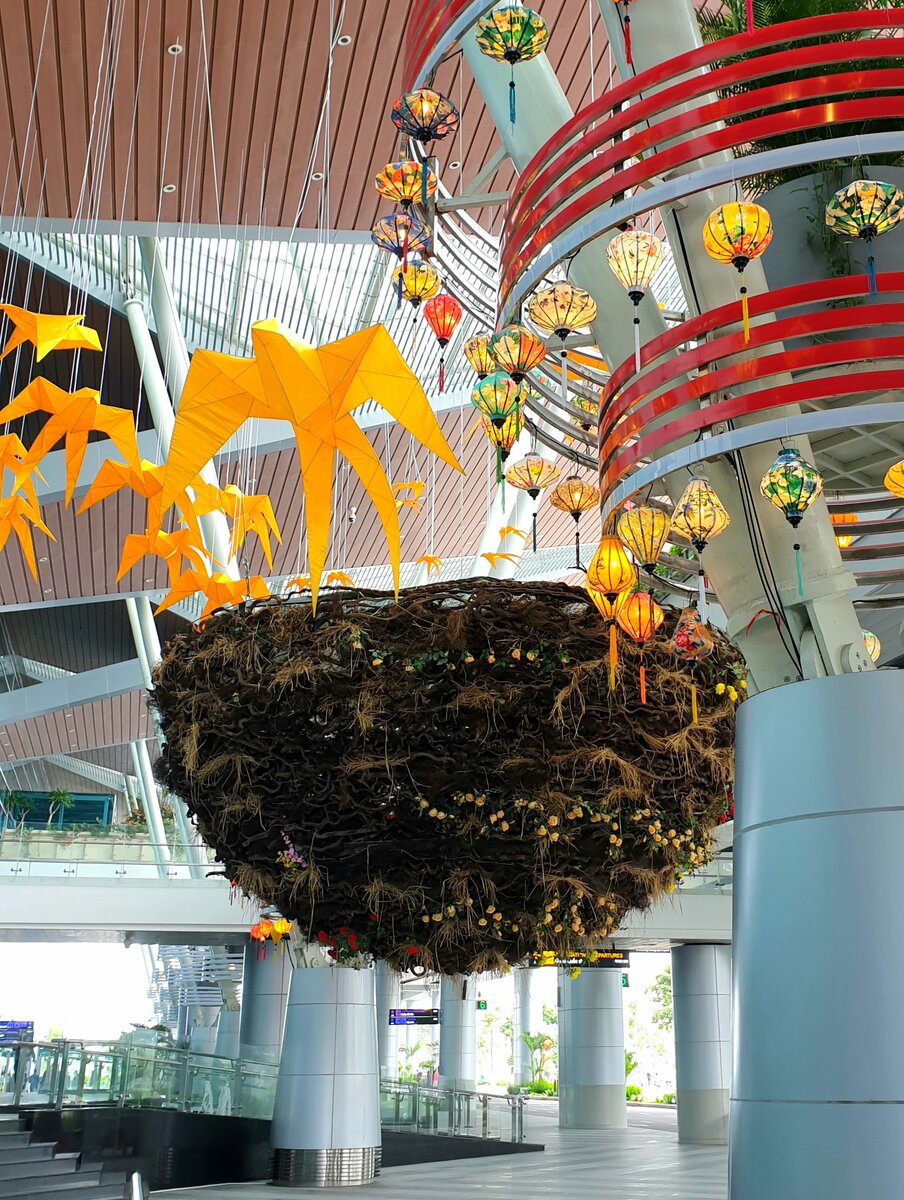 В аэропорту Дананга декоративные ласточкины гнёзда