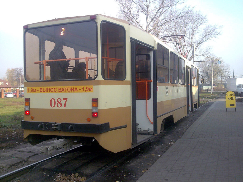 Фото трамвая сзади. Чем-то напоминает TatraT6B5, не правда ли? 