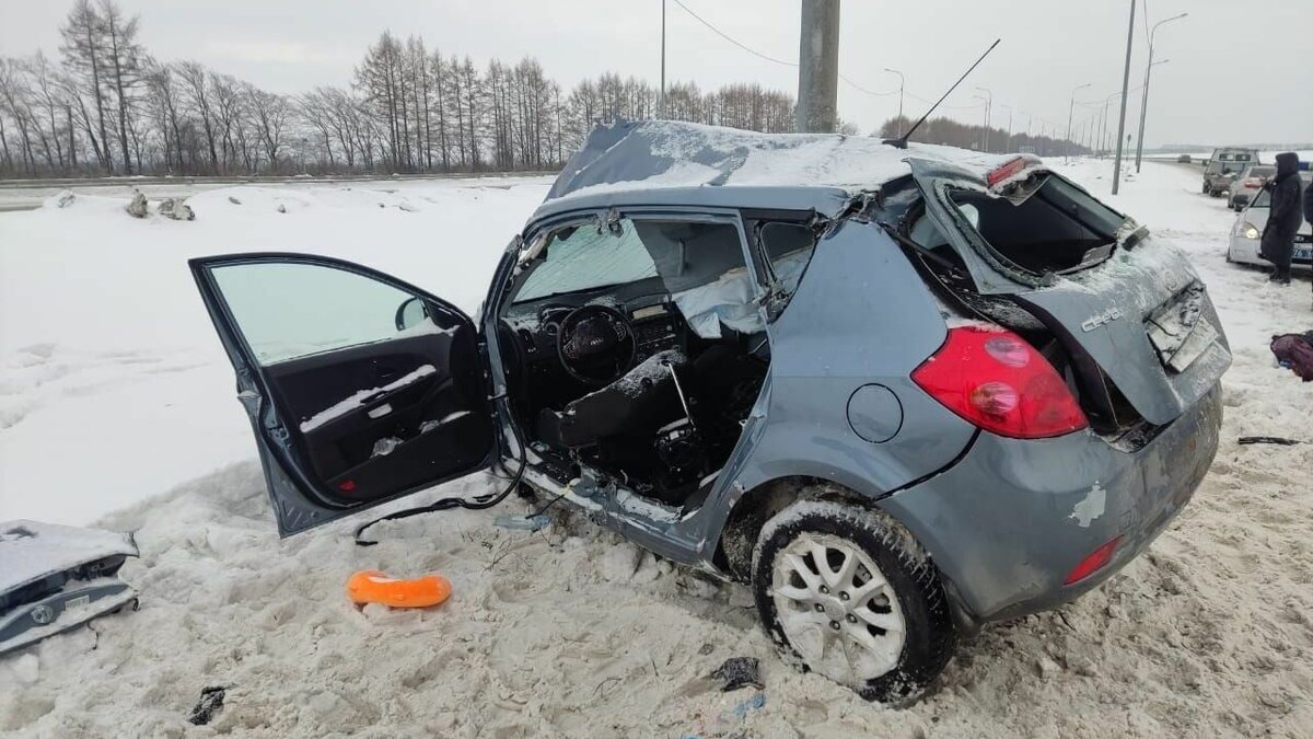 Водитель и пассажир скончались после ДТП с опорой ЛЭП на трассе  Екатеринбург-Тюмень | Новости Тагила TagilCity.ru | Дзен