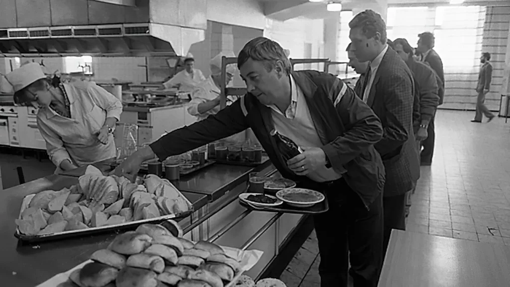 Столовая на доверии СССР. Источник https://clck.ru/33cz2y