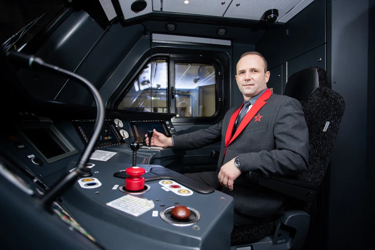 Как устроена кабина машиниста двухэтажного Аэроэкспресса | Аэроэкспресс ...