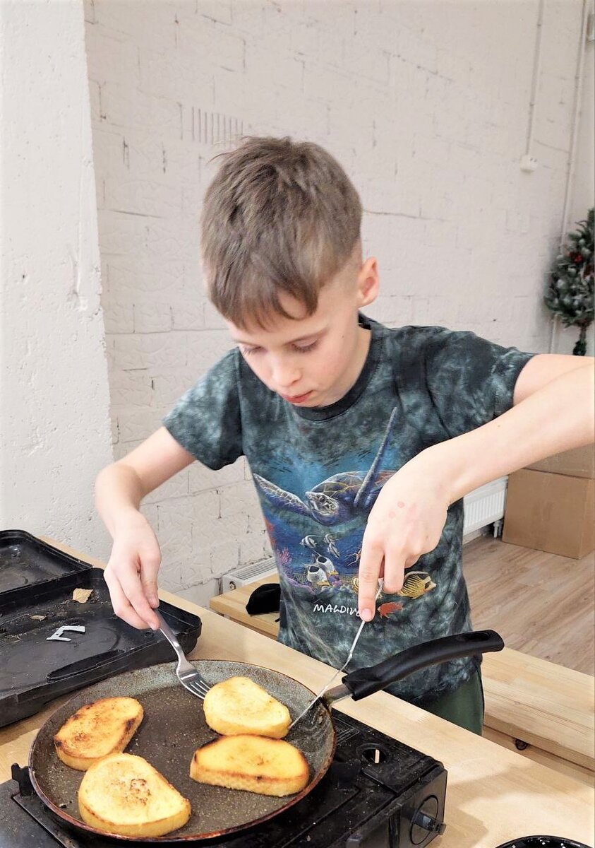 Ярослав занимается по чемоданчику «Огонь»