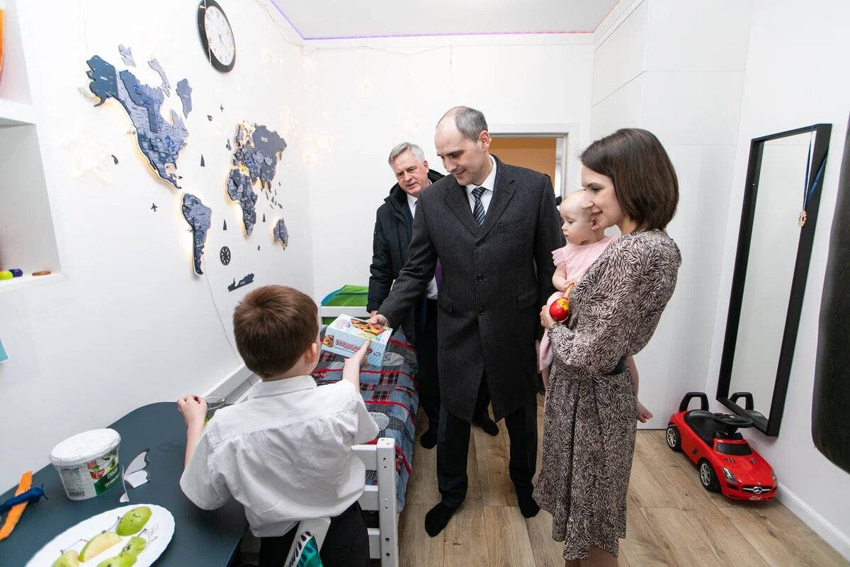  📷    Губернатор Оренбуржья Денис Паслер побывал в гостях у семьи Лапыгиных Кристина Просвиркина