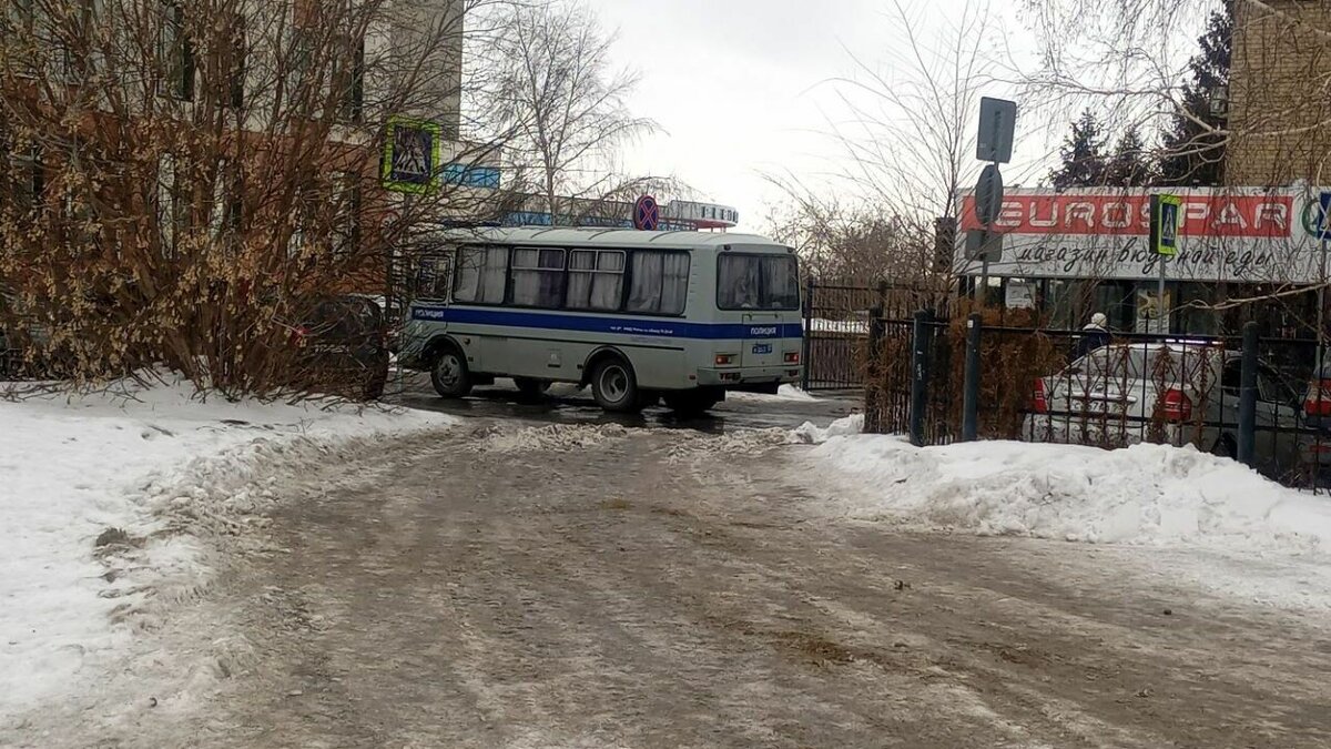 В Новосибирске полицейские не допустили драку подростков ЧВК «Редан» и  спортиков | Atas.info | Дзен