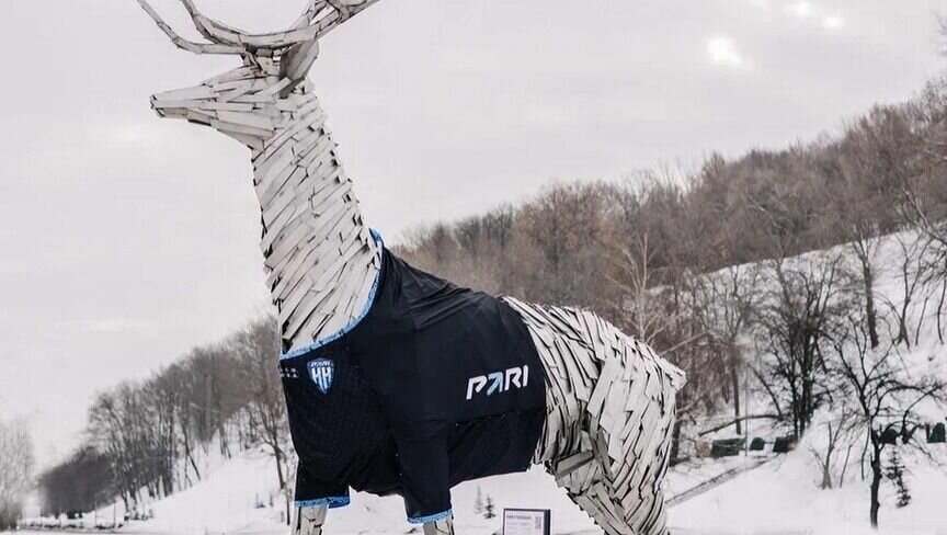     ФК «Пари Нижний Новгород» украсил скульптуры в городе своей новой формой. Об этом сообщается в официальной группе футбольного клуба в соцсетях.