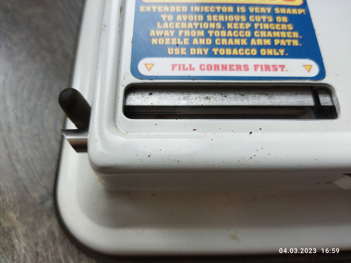 Скоба на камере снята. Зачем скоба? Когда фильтр разный у гильз (полтора, два, два с половиной см)... Короче, она ограничивает длину камеры для закладки табака, и соответственно количество самого табака