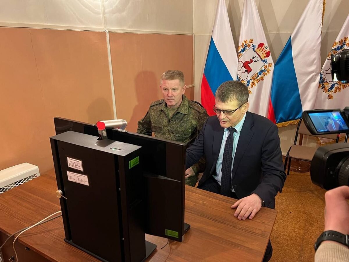    Нижегородцы смогли задать вопросы заместителю губернатора Нижегородской области Петру Банникова и военному комиссару региона Сергею Агафонову Светлана Лёвкина