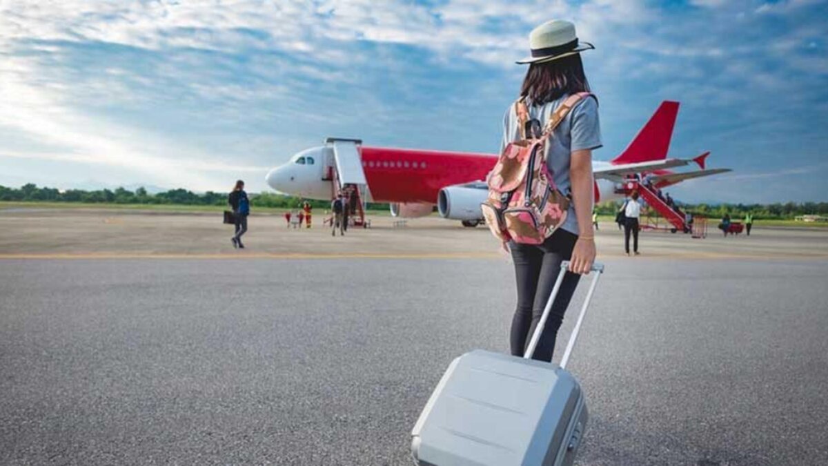 Девушка и самолет