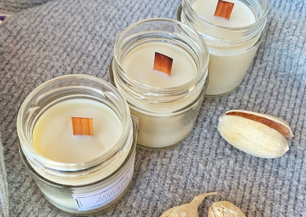 Свеча в баночки с деревянным фитилем и ароматом венского штруделя