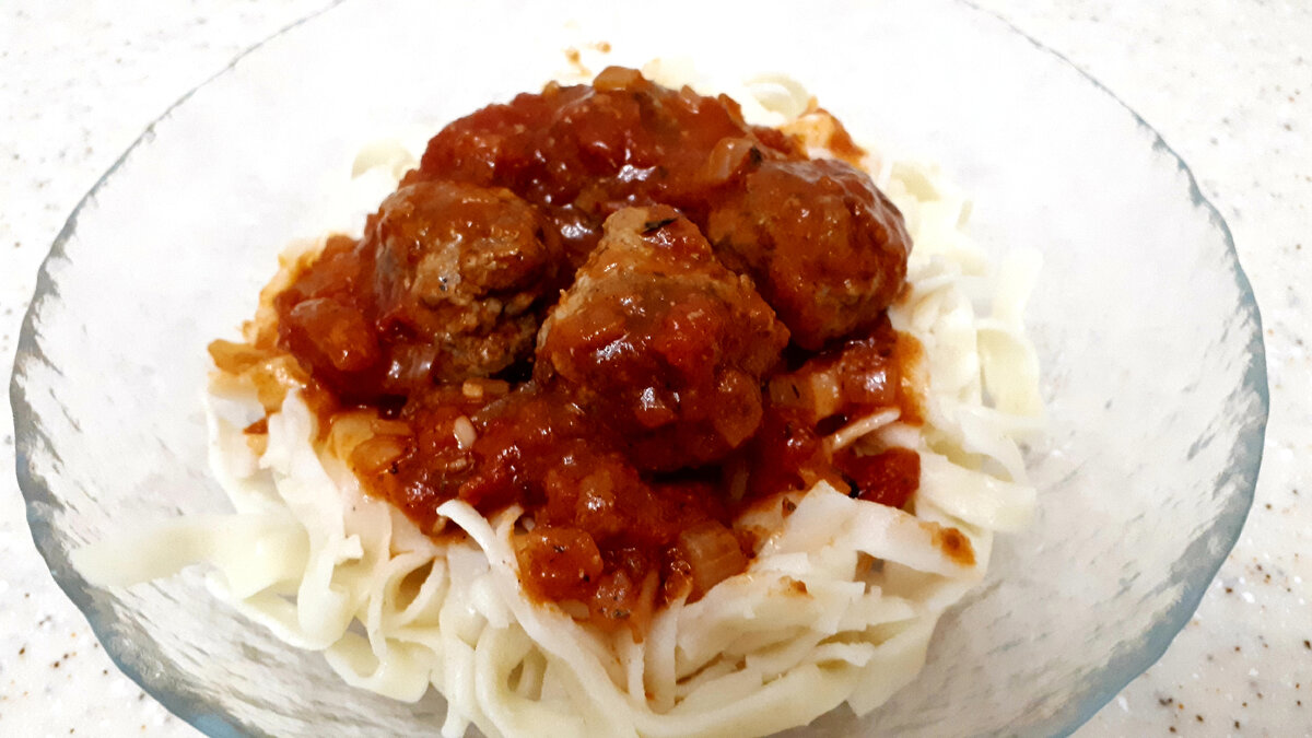 Фрикадельки с гарниром