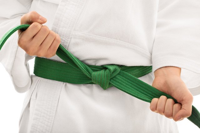    Откуда пошло выражение «заткнуть за пояс»?