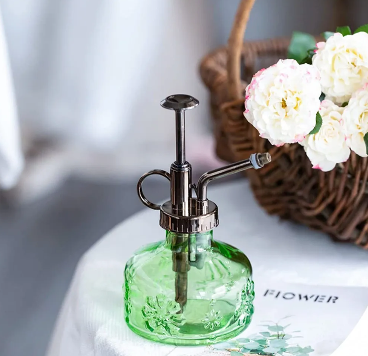 Опрыскиватель с необычным дизайном. 