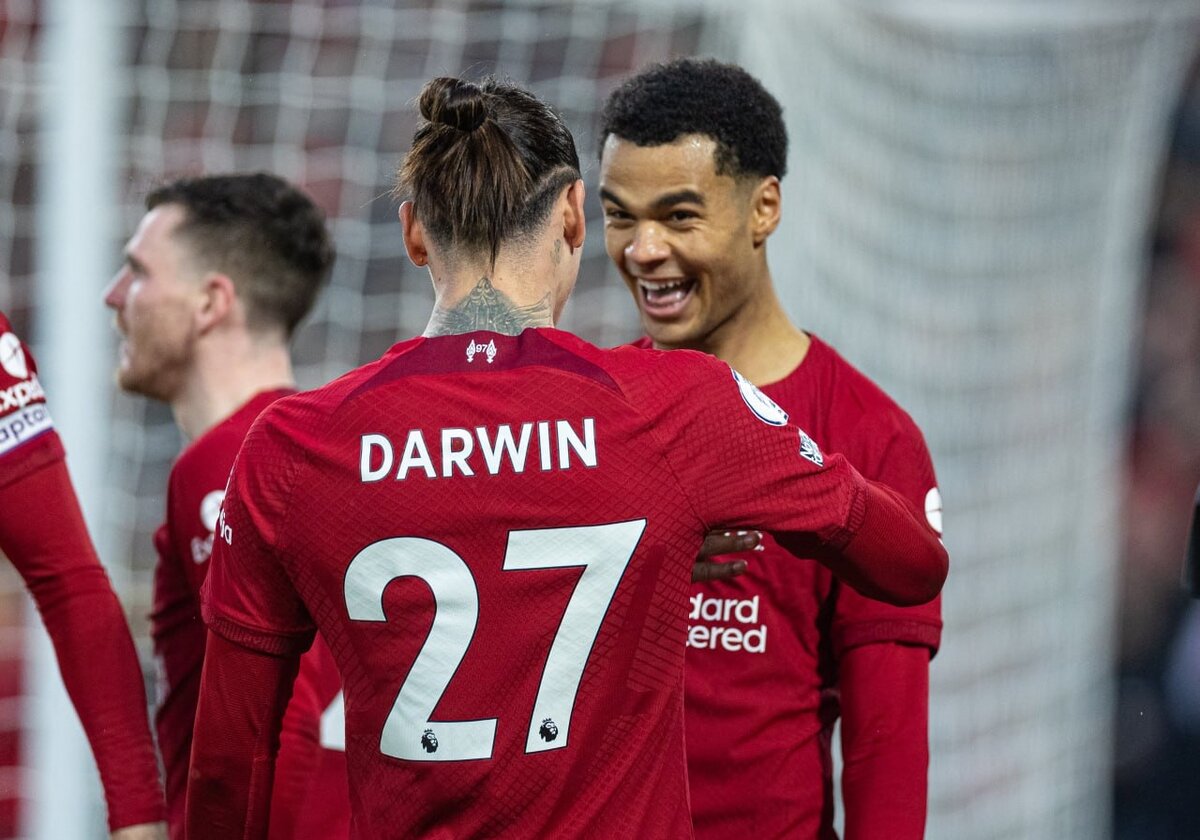 🔥 "Ливерпуль" размазал "Манчестер Юнайтед" в матче чемпионата Англии — 7:0.

Дубли Коди Гакпо, Дарвина Нуньеса и Мохамеда Салаха, а еще один гол от Роберто Фирмино.

"Ливерпуль" все ближе к топ-4 — уже 5-е место и 42 очка. "Манчестер Юнайтед" на 3-й строчке с 49 очками.

Кто-нибудь может объяснить, что это было?