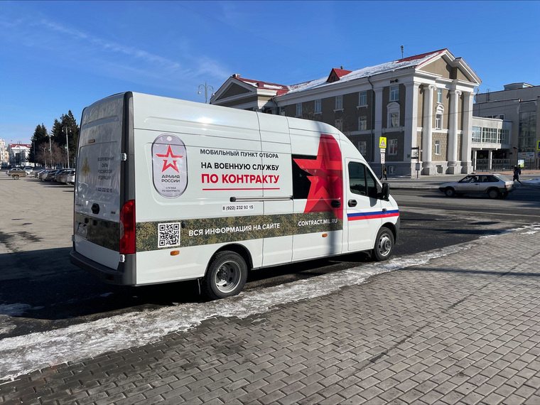    В Кургане граждан приглашают на военную службу по контракту