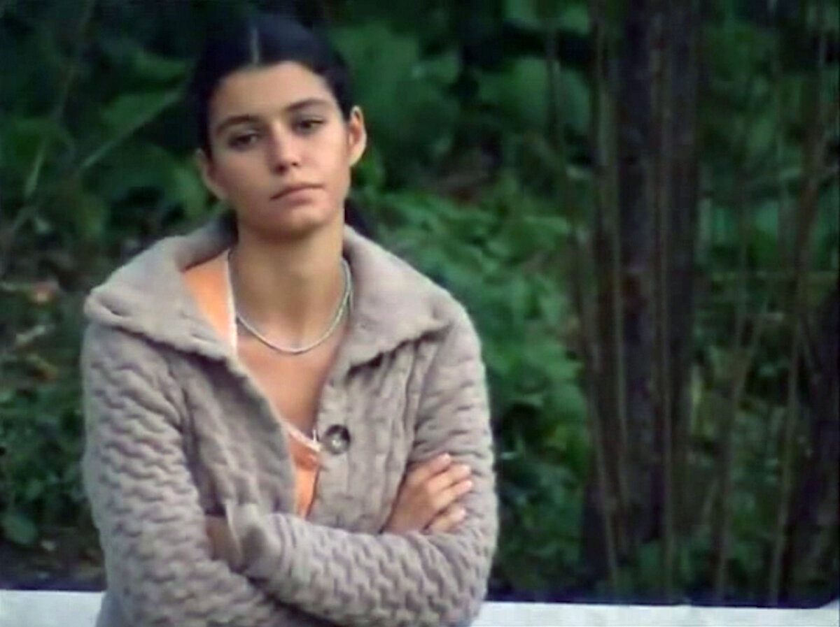 Берен Саат: удивительное перевоплощение из гламурной красотки в скромную девушку 