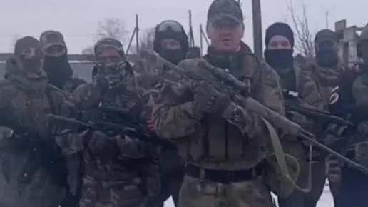 Вагнеровцы в курске. ЧВК Вагнер. Флаг ЧВК Вагнер. Боец ЧВК Вагнера с Артемовска