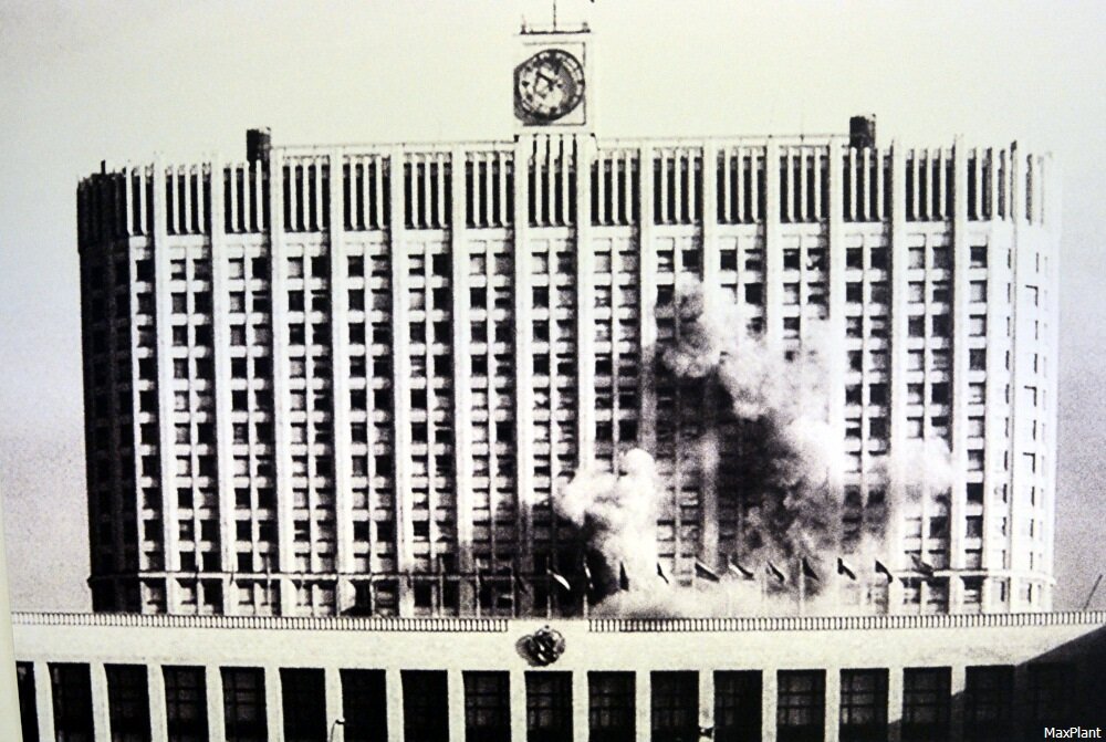 Расстрел белого дома в 1993. Ельцинский путч 1993. Дом расстрел. Белый дом обстрел 1993 ельцин. Белый дом после обстрела 1993.