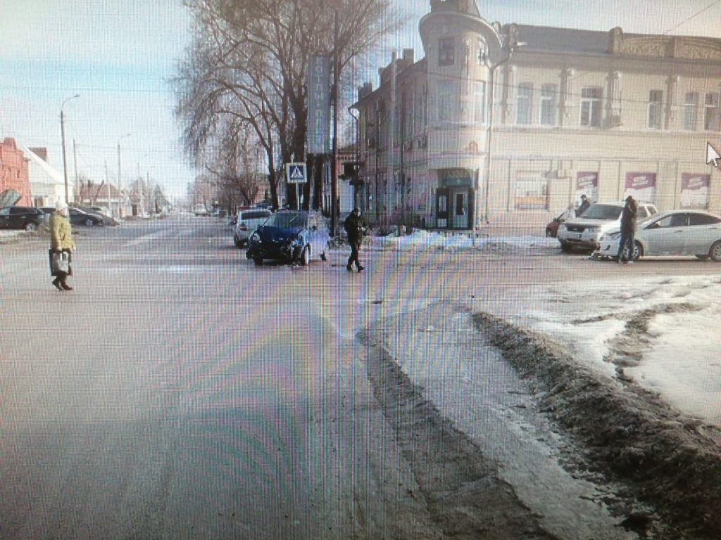 Вчера в Балакове произошло два ДТП с пострадавшими – одно утром, другое  вечером. Инспекторы Госавтоинспекции вновь призывают автолюбителей быть  осторожнее на дорогах | Балаково-24 | Дзен