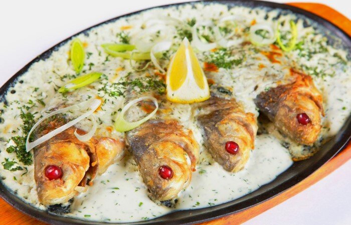 Караси в духовке: рецепт вкусного блюда из рыбы