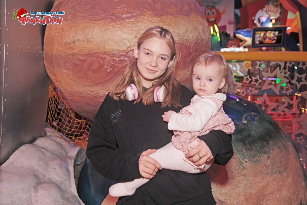 Лера -- скоро 13, и Алиса -- почти полтора года