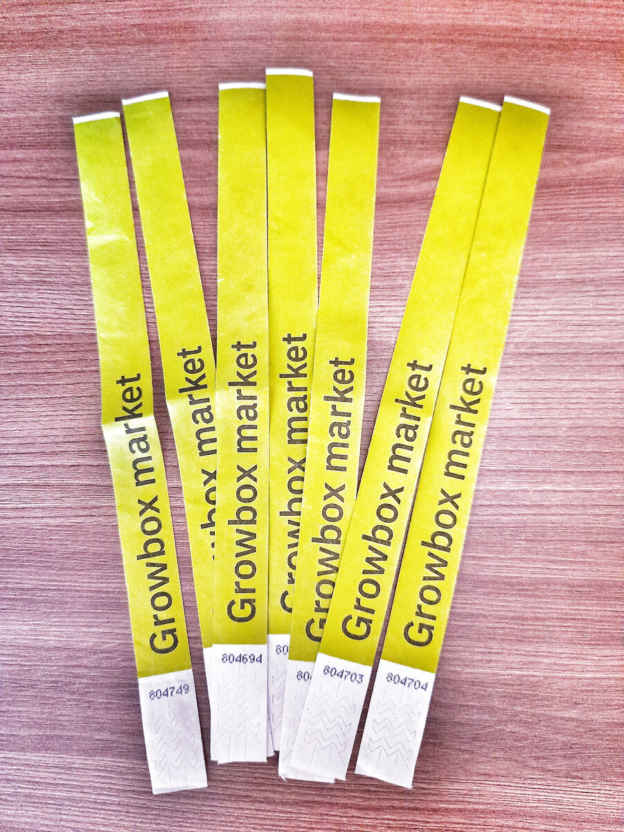 Вот так выглядят "жетоны" на этом свопе, на прошлом были картонные квадратики. Все разновидности жетонов с прошлых свопов действительны, их можно обменять на понравившееся растения.