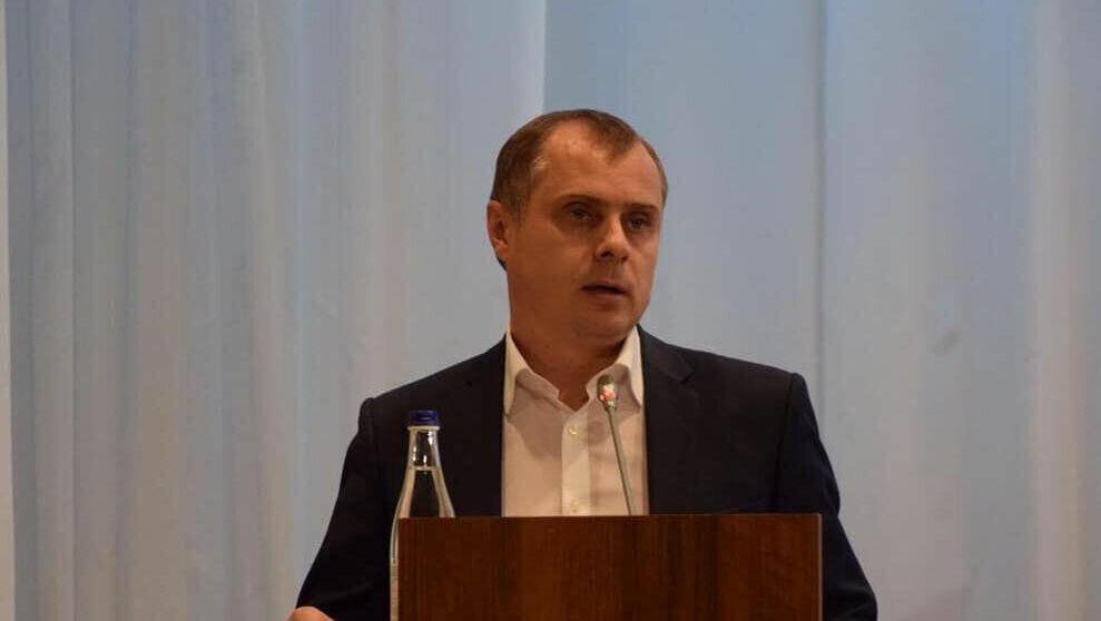     В Ростове-на-Дону бывшего министра ЖКХ региона Андеря Майера приговорили к 3 годам 5 месяцам заключения, что многие посчитали мягким наказанием, обсуждение началось в соцсетях.