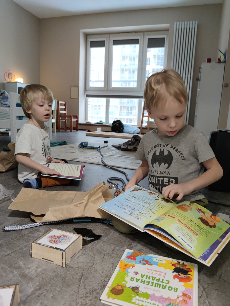 Сейчас моим детям 5 и 3 года, до школы ещё есть достаточно времени, но я уже изучаю, какие виды обучения я могла бы им предложить